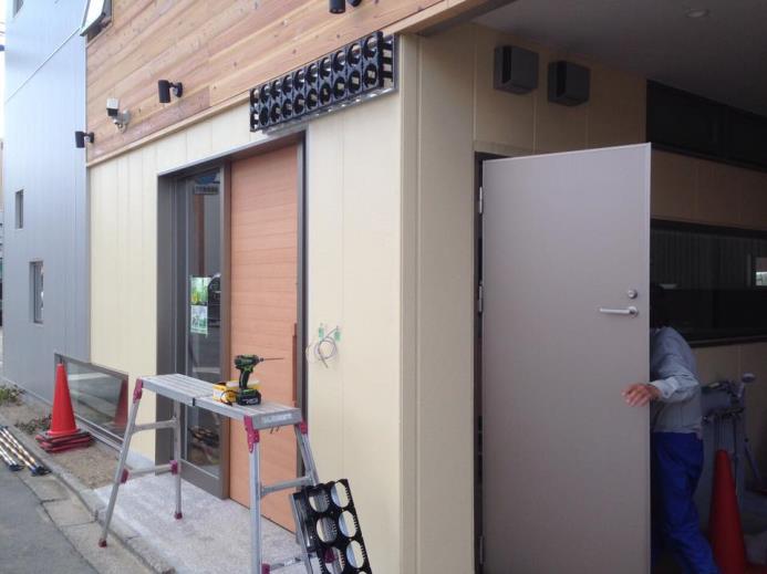 壁面緑化 【 屋外:カセット式壁面パネル使用 】 26の施工写真3