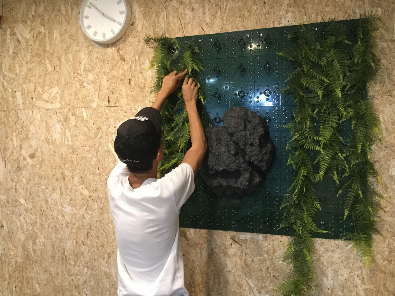 造花壁面緑化【Decopla使用】 26の施工写真3