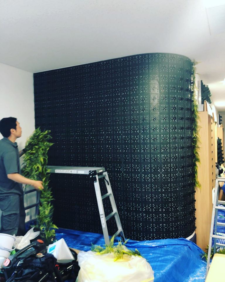 造花壁面緑化【Decopla使用】 31の施工写真2
