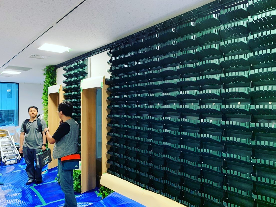 壁面緑化 【 屋内:プラティコ式壁面緑化パネル使用 】 106の施工写真4