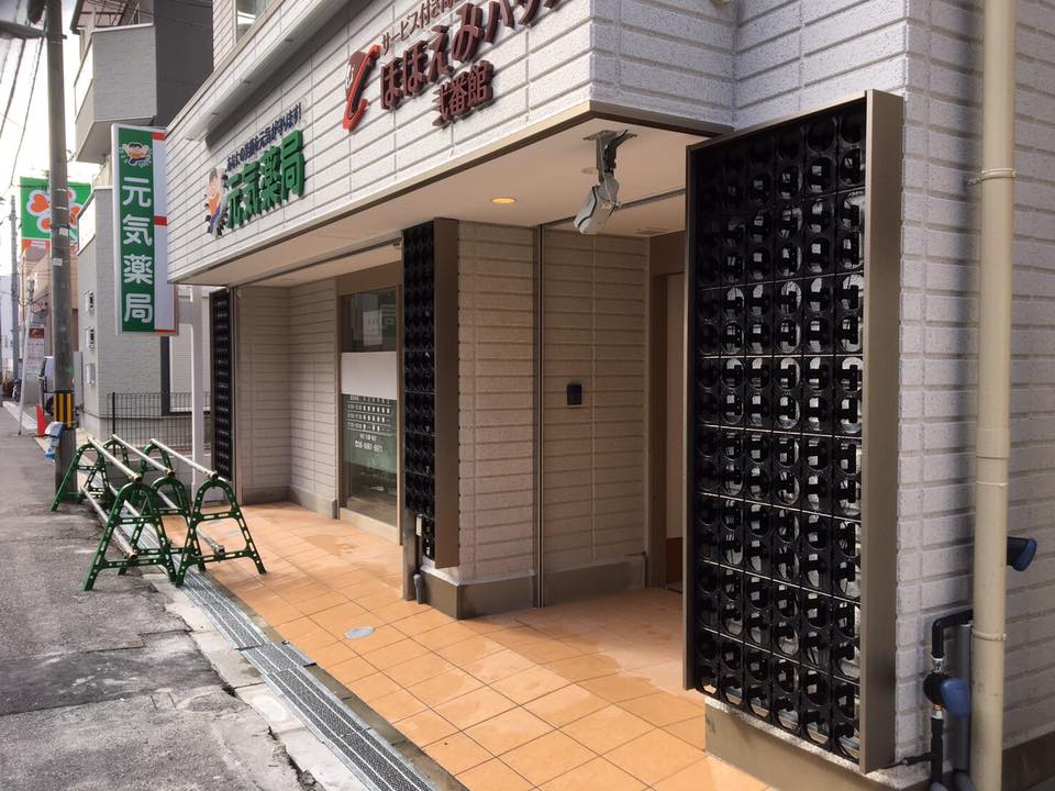 壁面緑化 【 屋外:カセット式壁面パネル使用 】 94の施工写真5