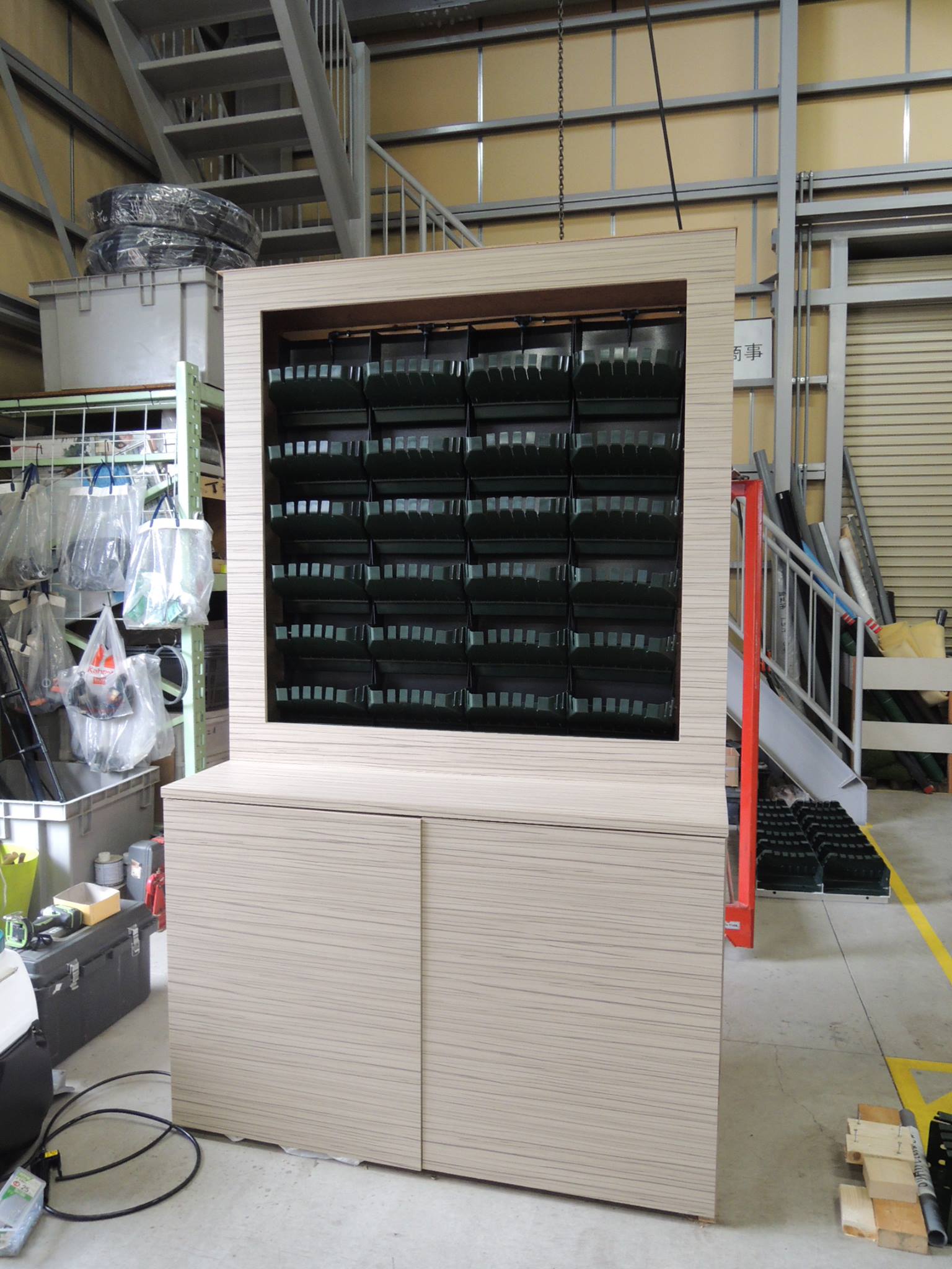 壁面緑化 【 屋内:プラティコ式壁面緑化パネル使用 】 166の施工写真2