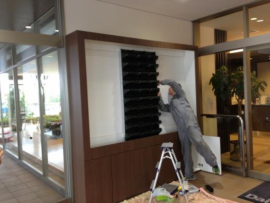 壁面緑化 【 屋内:プラティコ式壁面緑化パネル使用 】 7の施工写真3