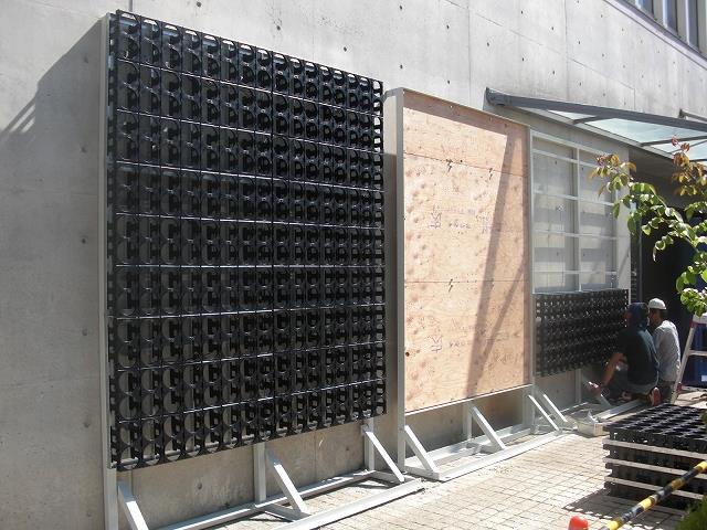 壁面緑化 【 屋外:カセット式壁面パネル使用 】 17の施工写真3