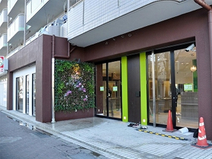 壁面緑化【屋外:カセット式壁面パネル使用】19の施工写真